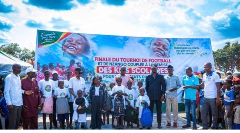 BOUEMBA : LA FONDATION CŒUR ANGÉLIQUE OFFRE PLUS DE 1.000 KITS SCOLAIRES AUX ÉLÈVES